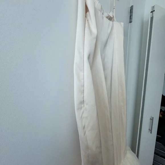 Tulle hem fishtail gown - Picture 5 of 5